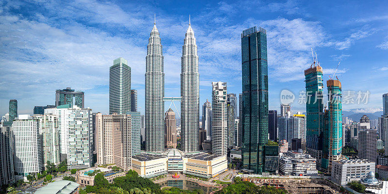马来西亚吉隆坡双塔skyscrapers KLCC天际线全景
